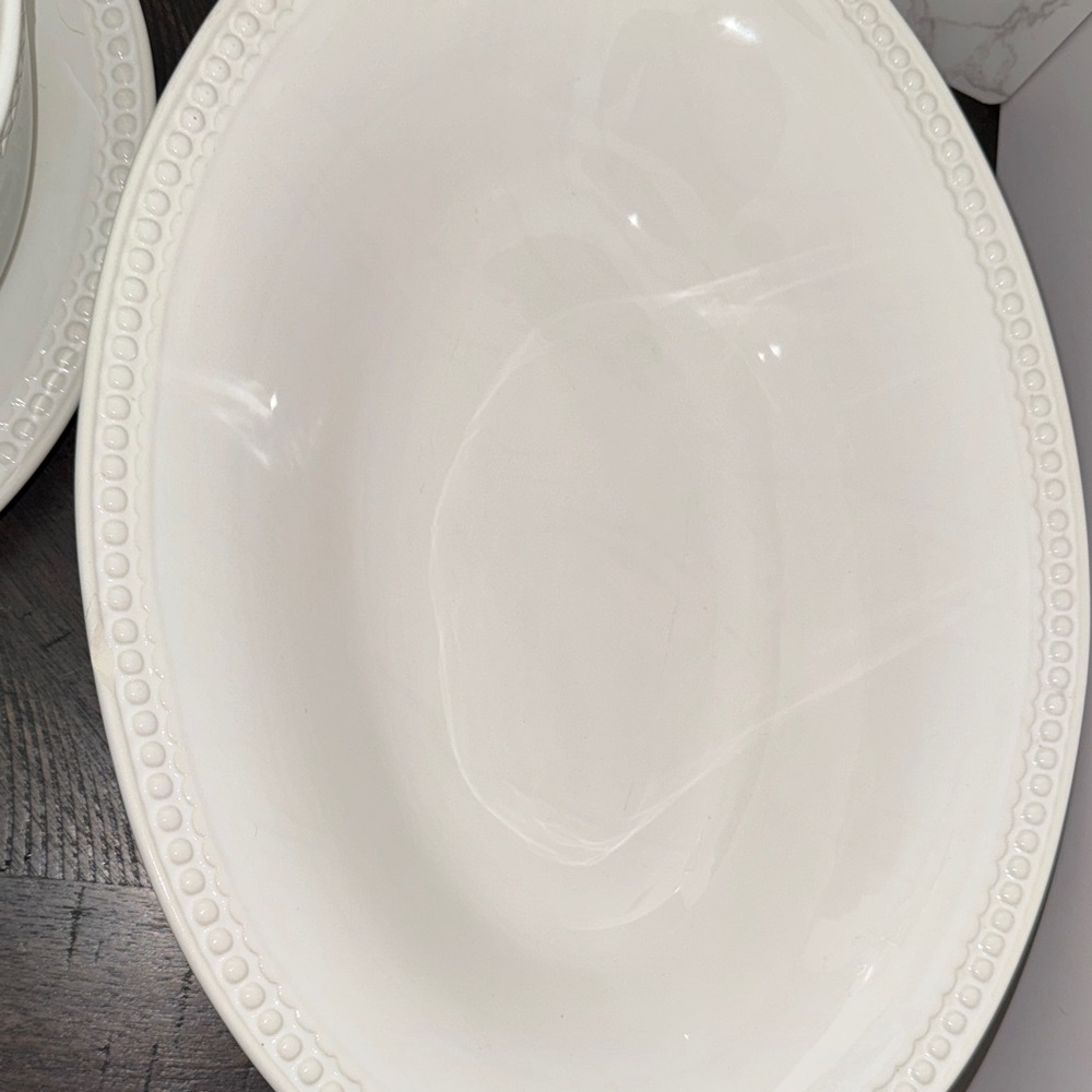 Pizzato handmade in italy White Serveware Set with Gravy Boat and Oval Platter - Picture 3 of 8